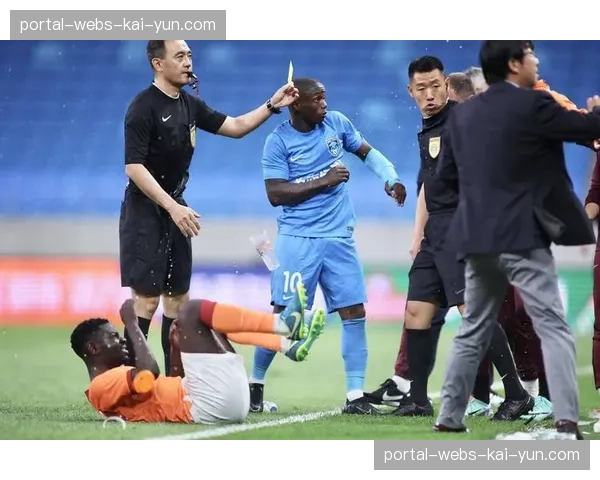 联盟就球迷向场内投掷杂物事件开出罚单,涉事者被禁止观赛 联盟就球迷向场内投掷杂物事件开出罚单,涉事者被禁止观赛